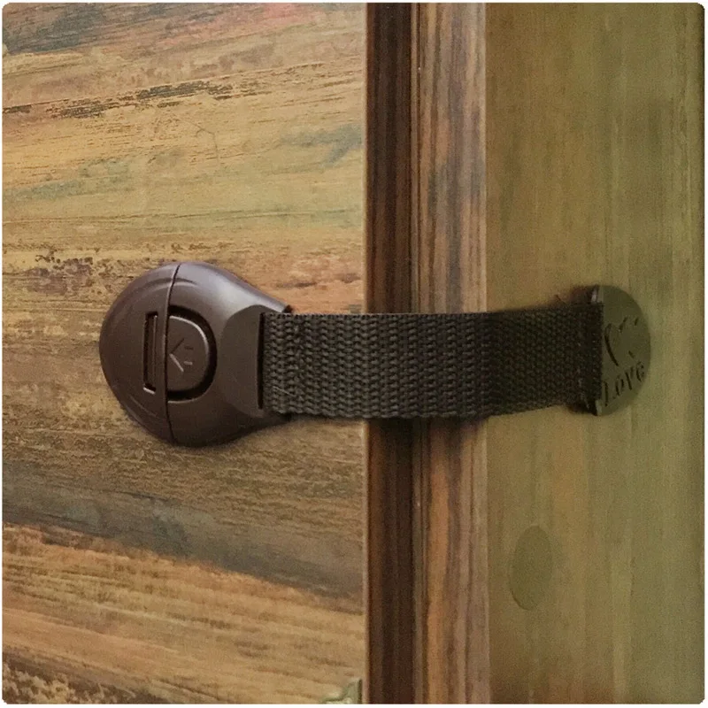 5 ピース/ロットブラウンキャビネット安全ロックベビー家具ド - Furniture Hardware Bolts のレビューと価格