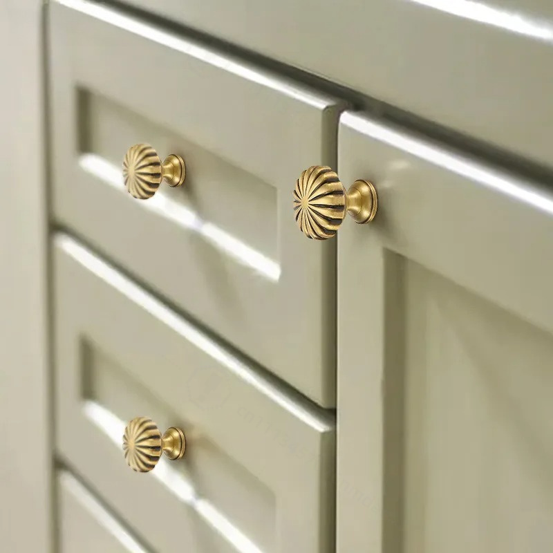フランスのシンプルな真鍮ボールノブ、シングルホールハンドル、 - Drawer Pull Gold のレビューと価格