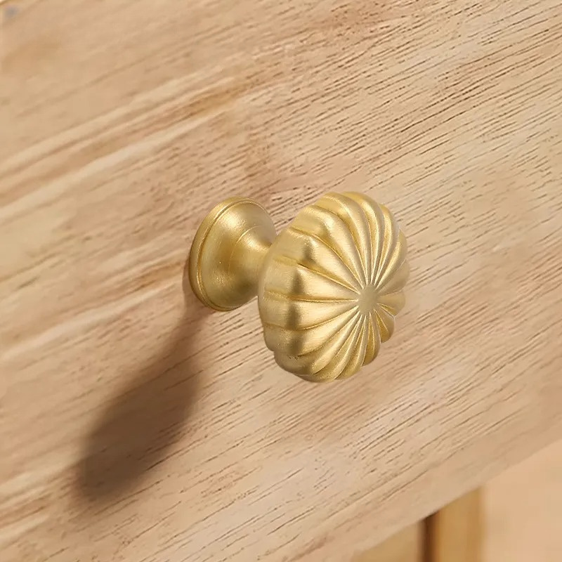 フランスのシンプルな真鍮ボールノブ、シングルホールハンドル、 - Drawer Pull Gold のレビューと価格