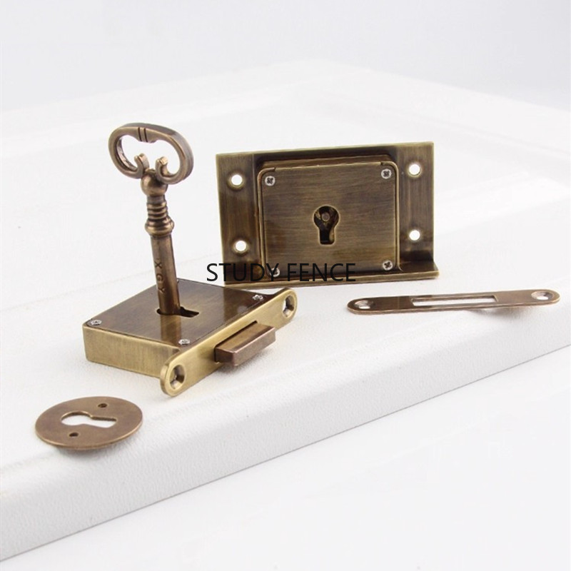 1PC アンティーク金属引き出しロックワインキャビネットドア - Furniture Hardware Bolts のレビューと価格